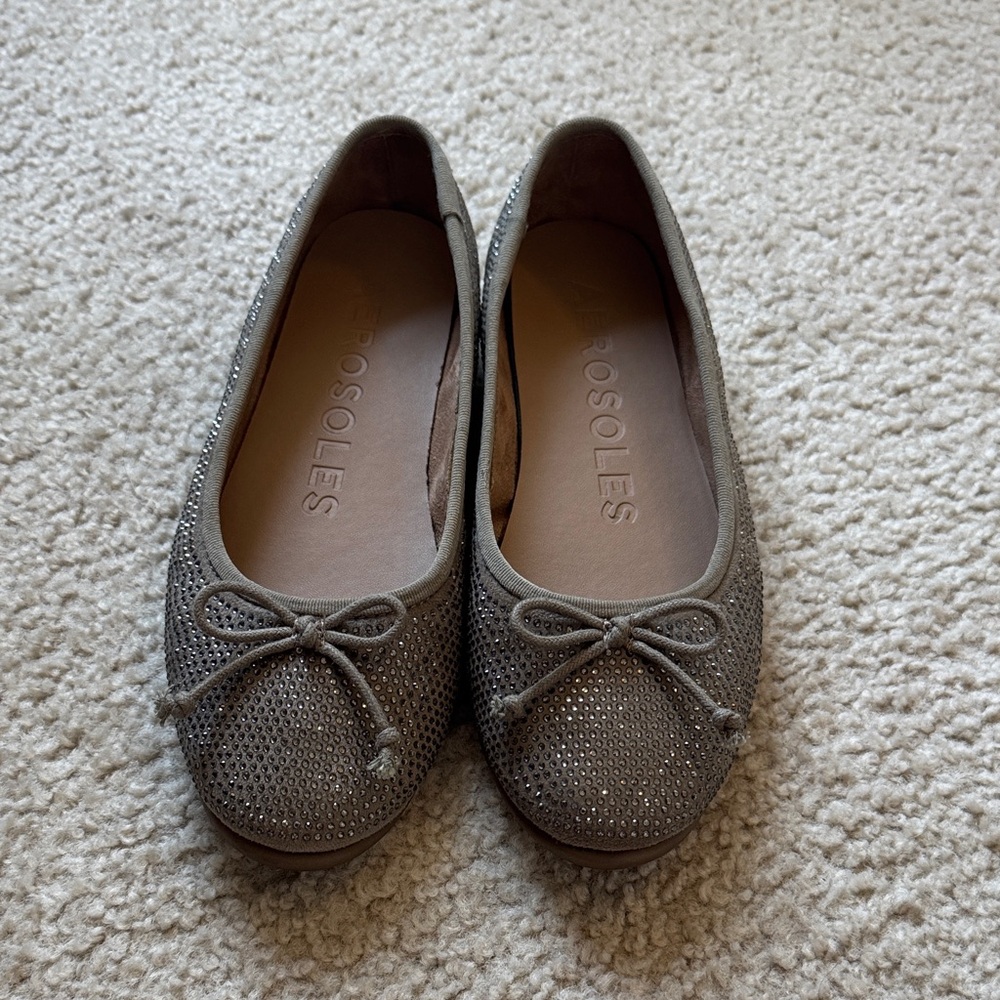 AEROSOLES Women's Sparkling Taupe Flats